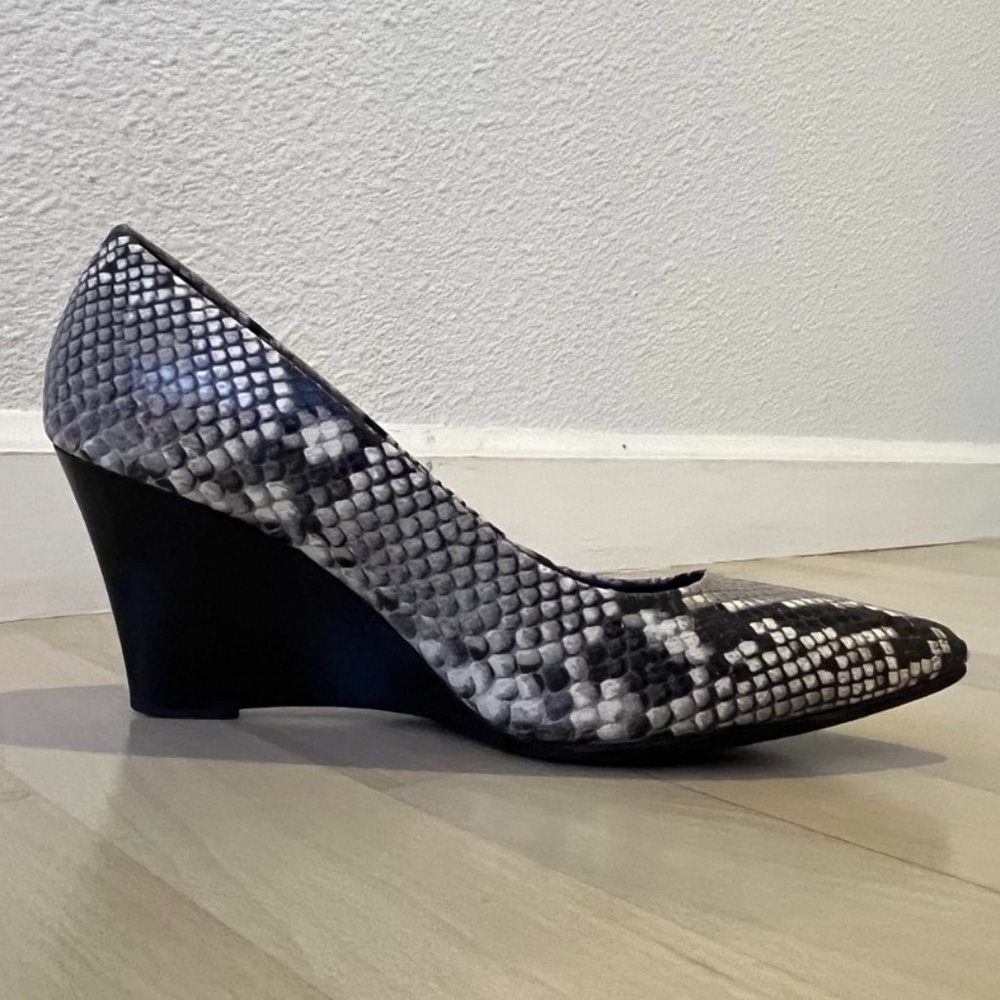M. GEMI   |   Murano Wedge 70MM / Size 40.5 / 9.5M - Black White Snake Print